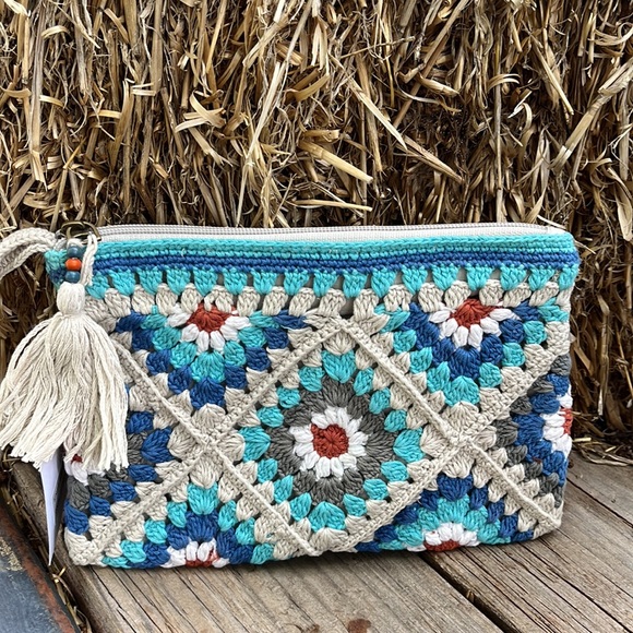 Handmade Granny Square Crochet Tile Pouch/ Clutch/ wristlet in Periwinkle blue - Picture 12 of 14